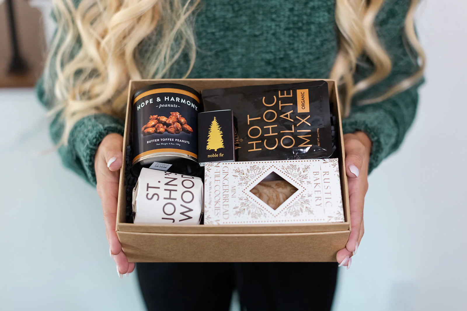 Last-Minute Luxury Gift Boxes for Her: Elegance Delivered Just in Time