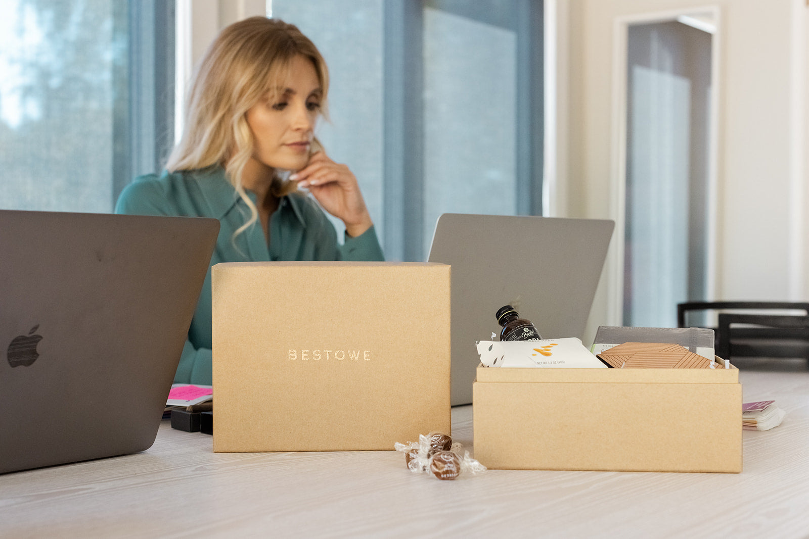 5 Luxury Corporate Gift Ideas for Women: Catering to the 5 Senses